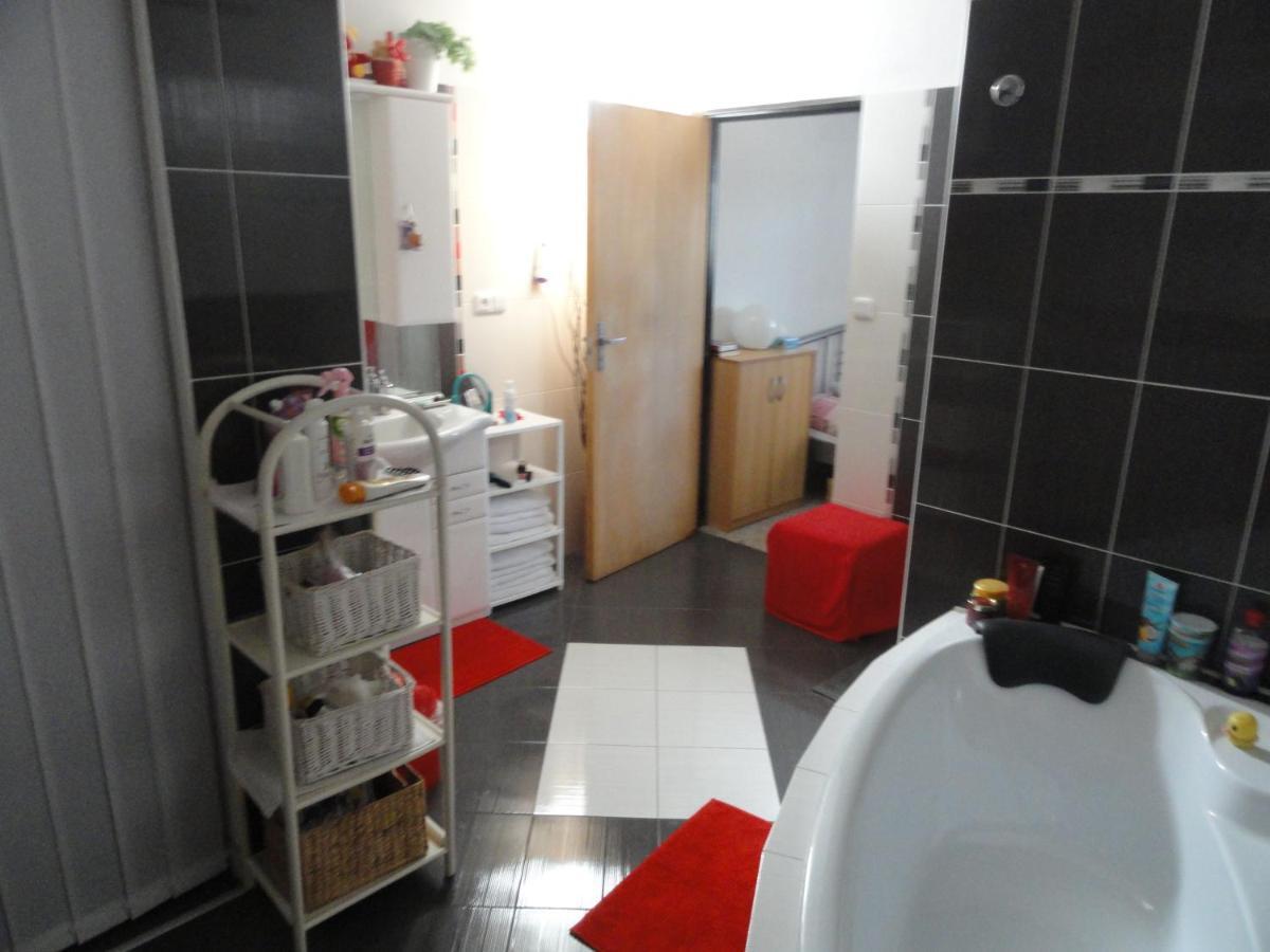 Apartman Woodcock Apartment Poniklá Exterior photo
